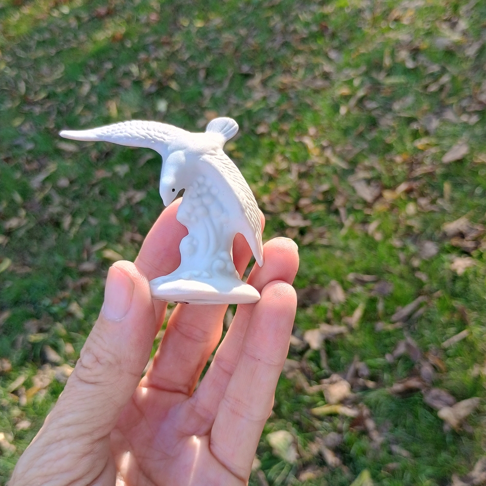 Vintage miniature porcelain seagull figurine, animal figurine, small size